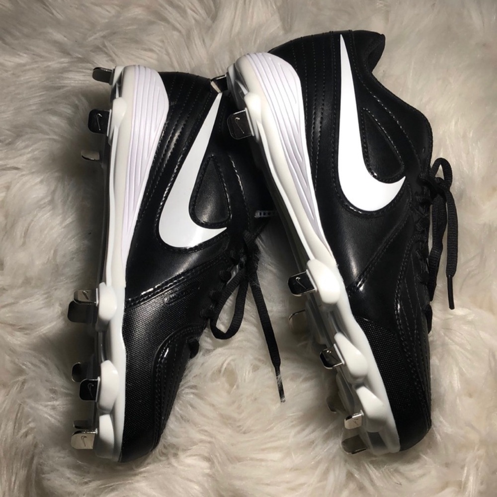 BRAND NEW Nike Softball Cleats